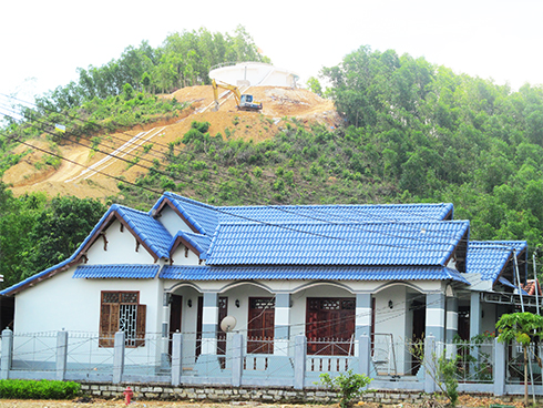 Trạm bơm cấp 1 đặt trên đồi  tại Nhà máy nước Khánh Vĩnh.