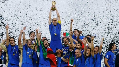 <p style= &quot;text-align: justify; &quot;>12 năm sau khi vô địch World Cup 2006, đội tuyển Ý đã vắng mặt ở ngày hội bóng đá thế giới.</p>