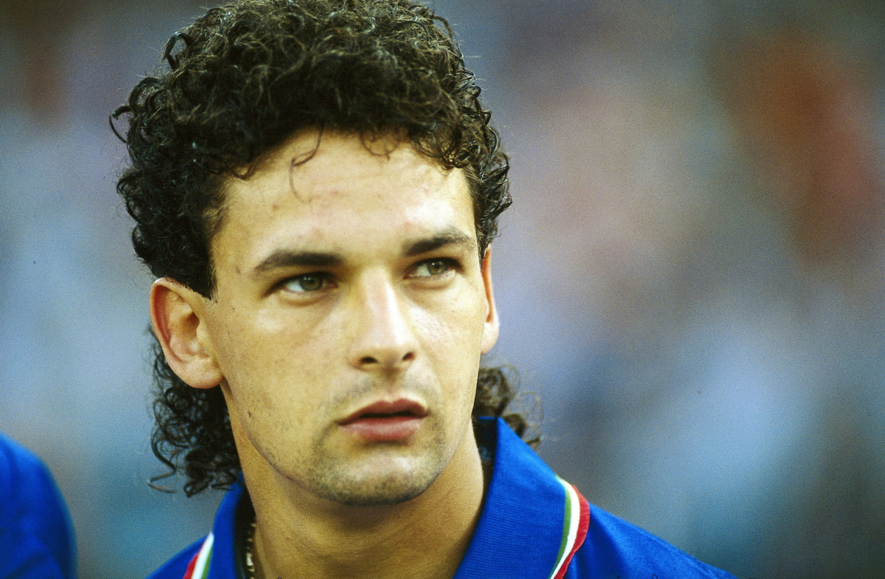 <p style= &quot;text-align: justify; &quot;>R.Baggio - một cầu thủ tài năng xuất chúng nhưng vô duyên với chức vô địch World Cup</p>