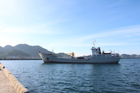 Tàu 522 cập Cảng quốc tế Cam Ranh.