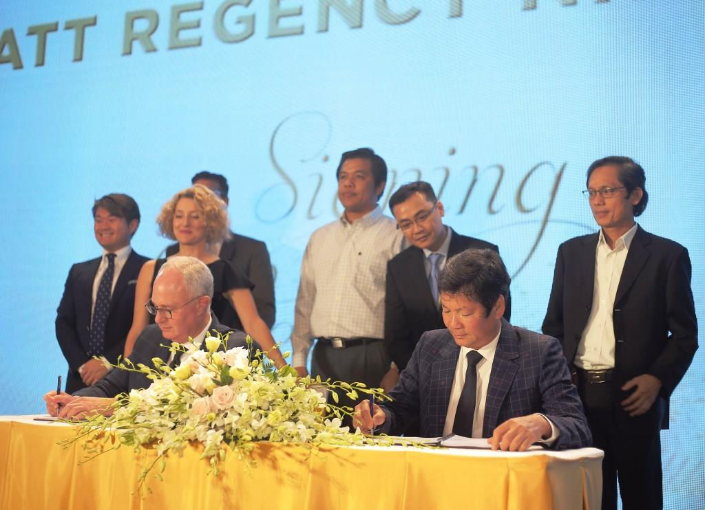 A&B Group ký bổ nhiệm Hyatt quản lý khách sạn A&B Central Square Nha Trang
