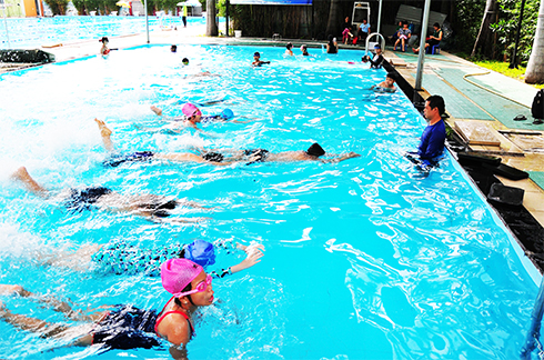 Lớp dạy bơi cho thiếu nhi của TP. Nha Trang.