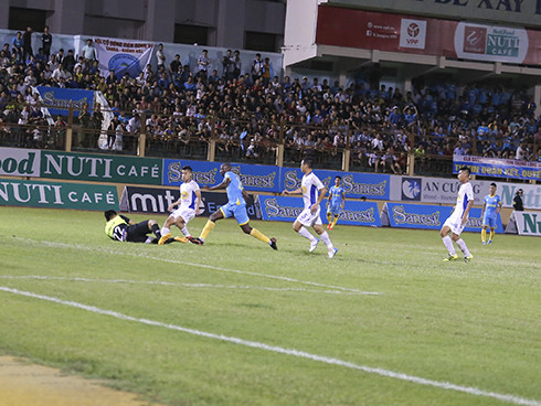 Sanna Khánh Hòa-Biển Việt Nam trong một trận đấu với Hoàng Anh Gia Lai.
