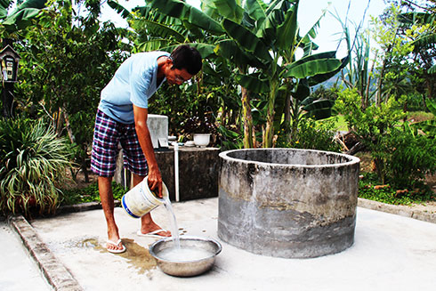 Người dân thôn Vĩnh Cát sử dụng nước giếng đào  không đảm bảo vệ sinh.