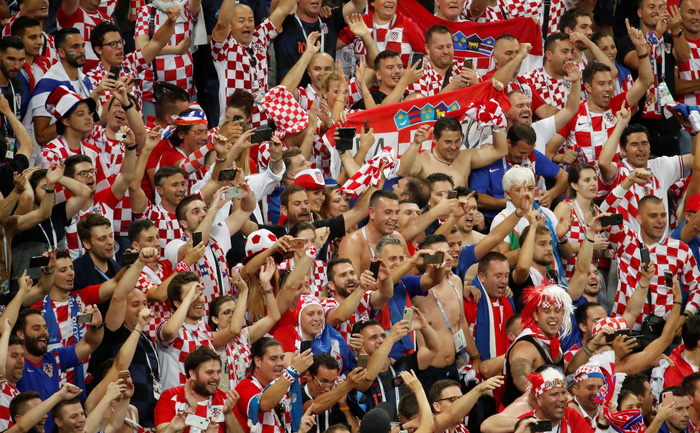 Cổ động viên Croatia ăn mừng chiến tích lịch sử của đội nhà