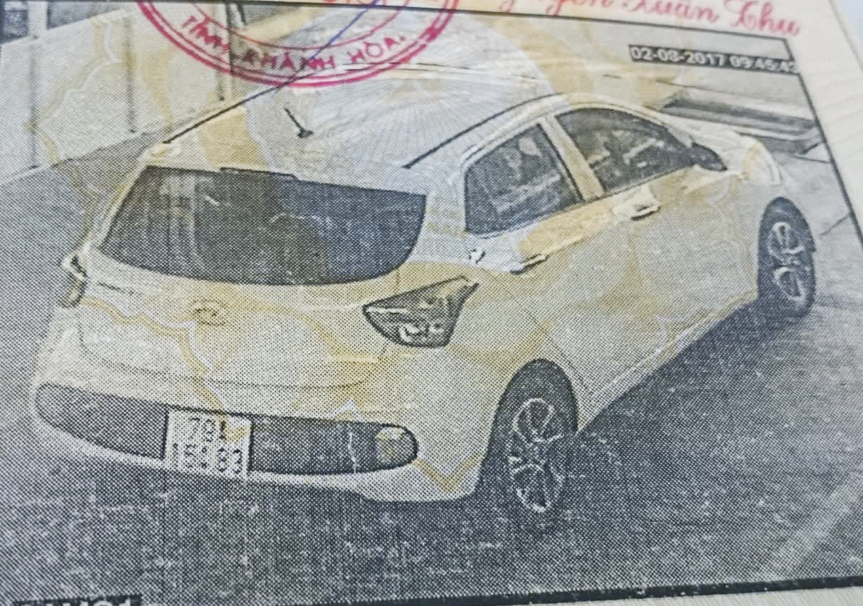 Hình ảnh chiếc taxi “dù” khi đi đăng kiểm tại Trung tâm đăng kiểm xe cơ giới Khánh Hòa.