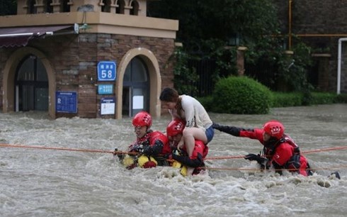 Hình ảnh mưa lũ kinh hoàng tại Trung Quốc. Ảnh: Reuters