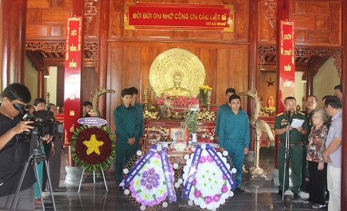 Lễ truy điệu liệt sĩ Nguyễn Ngọc Thanh tại Đền thờ liệt sĩ Nghĩa trang liệt sĩ Hòn Dung.