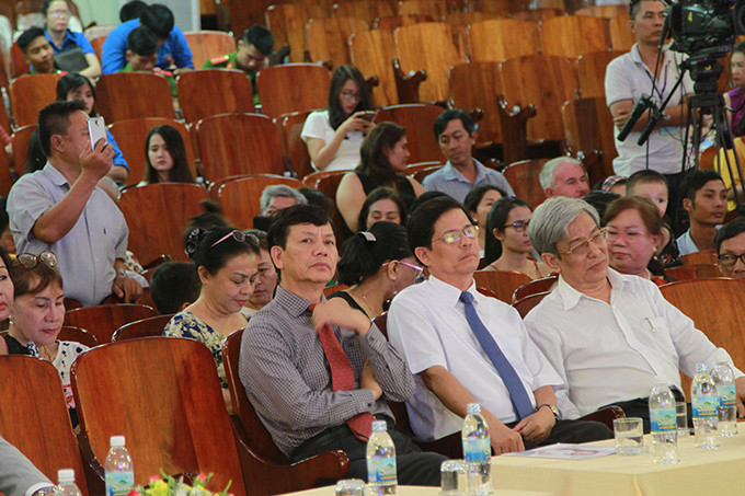 Lãnh đạo tỉnh Khánh Hòa đến tham dự chương trình Trái tim nhân ái - Hai năm một hành trình. 