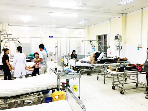 Bệnh nhân cấp cứu tại Khoa Cấp cứu Bệnh viện Đa khoa tỉnh.