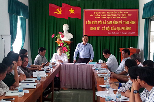 Ông Nguyễn Đắc Tài phát biểu chỉ đạo tại buổi làm việc với xã Cam Bình