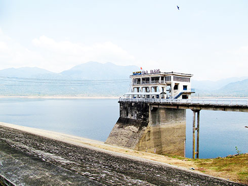 Lượng nước hồ Đá Bàn đo ngày 8-8 chỉ còn 15,3 triệu m3.