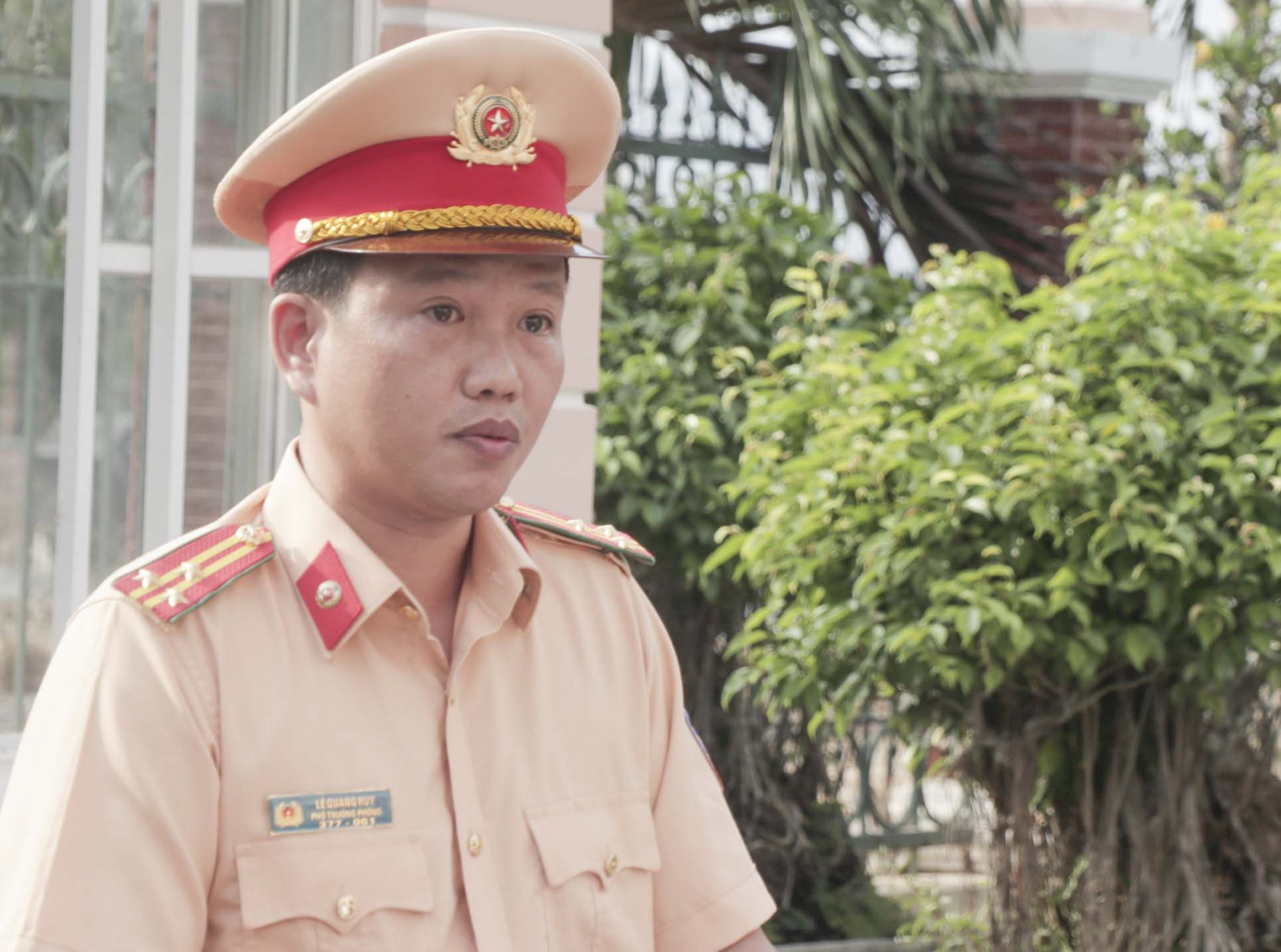 Thượng tá Lê Quang Huy - Phó trưởng Phòng Cảnh sát giao thông Công an tỉnh phát biểu tại lễ ra quân.