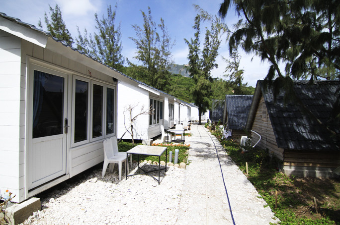 Dự án Khu du lịch sinh thái nghỉ dưỡng Bình Ba đã xây dựng hàng chục căn nhà gỗ.