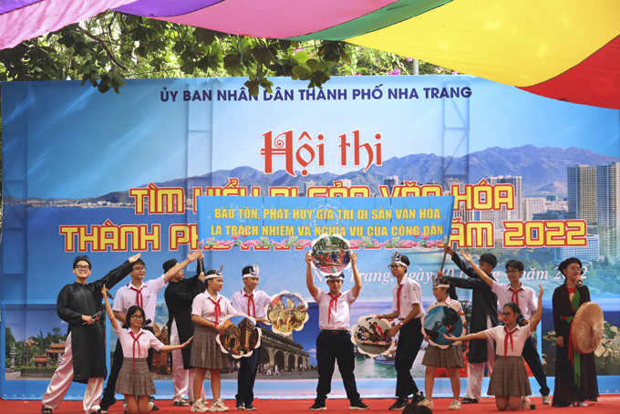 Các học sinh ở TP. Nha Trang tham gia Hội thi tìm hiểu di sản văn hóa năm 2022. 