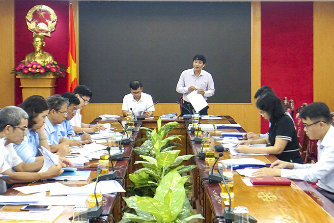 Quang cảnh tại cuộc họp thẩm tra của Ban Kinh tế - Ngân sách HĐND tỉnh.