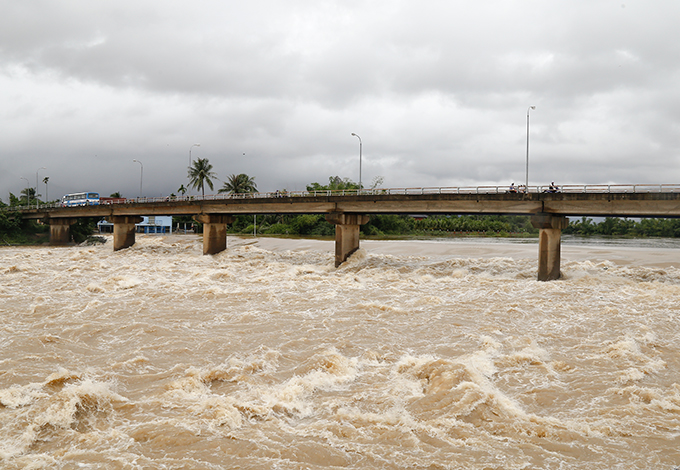 Nước trên sông Cái Nha Trang dưới báo động I