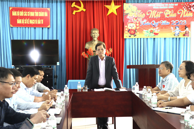 Ông Nguyễn Tấn Tuân phát biểu kết luận tại buổi làm việc.