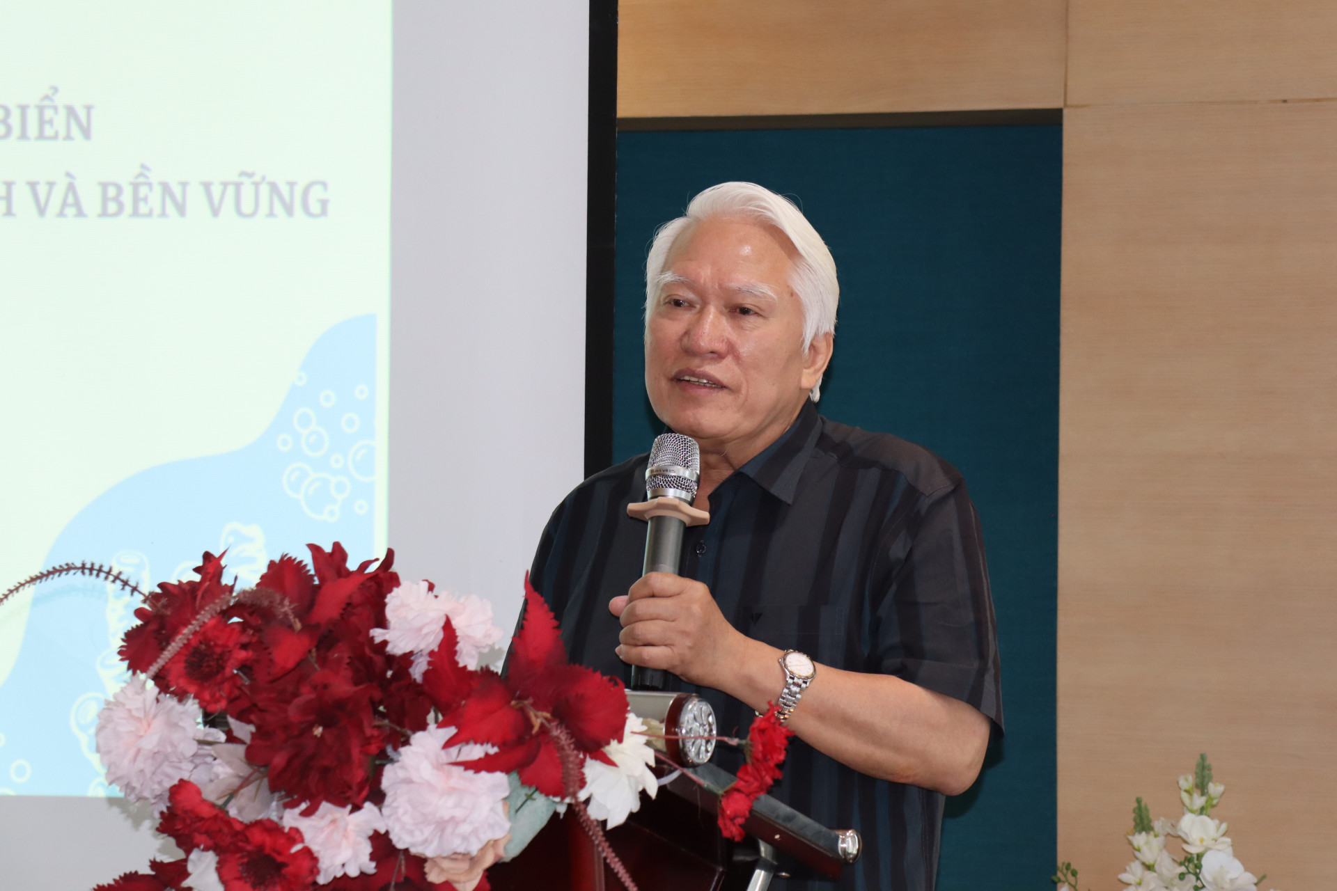 PGS.TS Nguyễn Chu Hồi phát biểu tại hội thảo