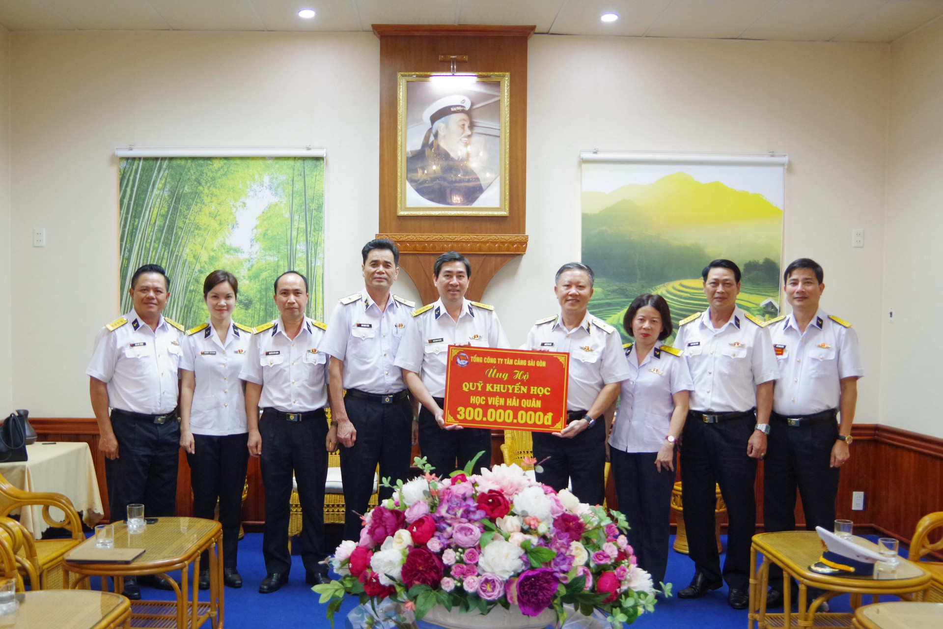 Học viện Hải quân tiếp nhận ủng hộ quỹ khuyến học của Tổng Công ty Tân cảng Sài Gòn 