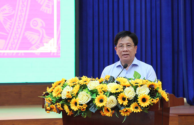 Ông Hồ Văn Mừng phát biểu khai mạc hội nghị.