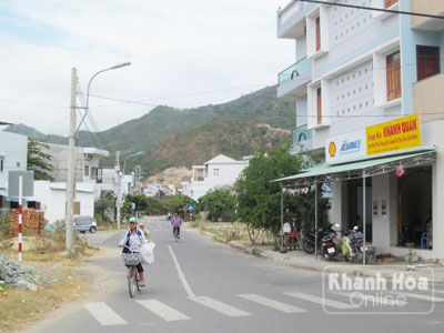 Khu tái định cư có đường sá, nhà cửa xây dựng khang trang.