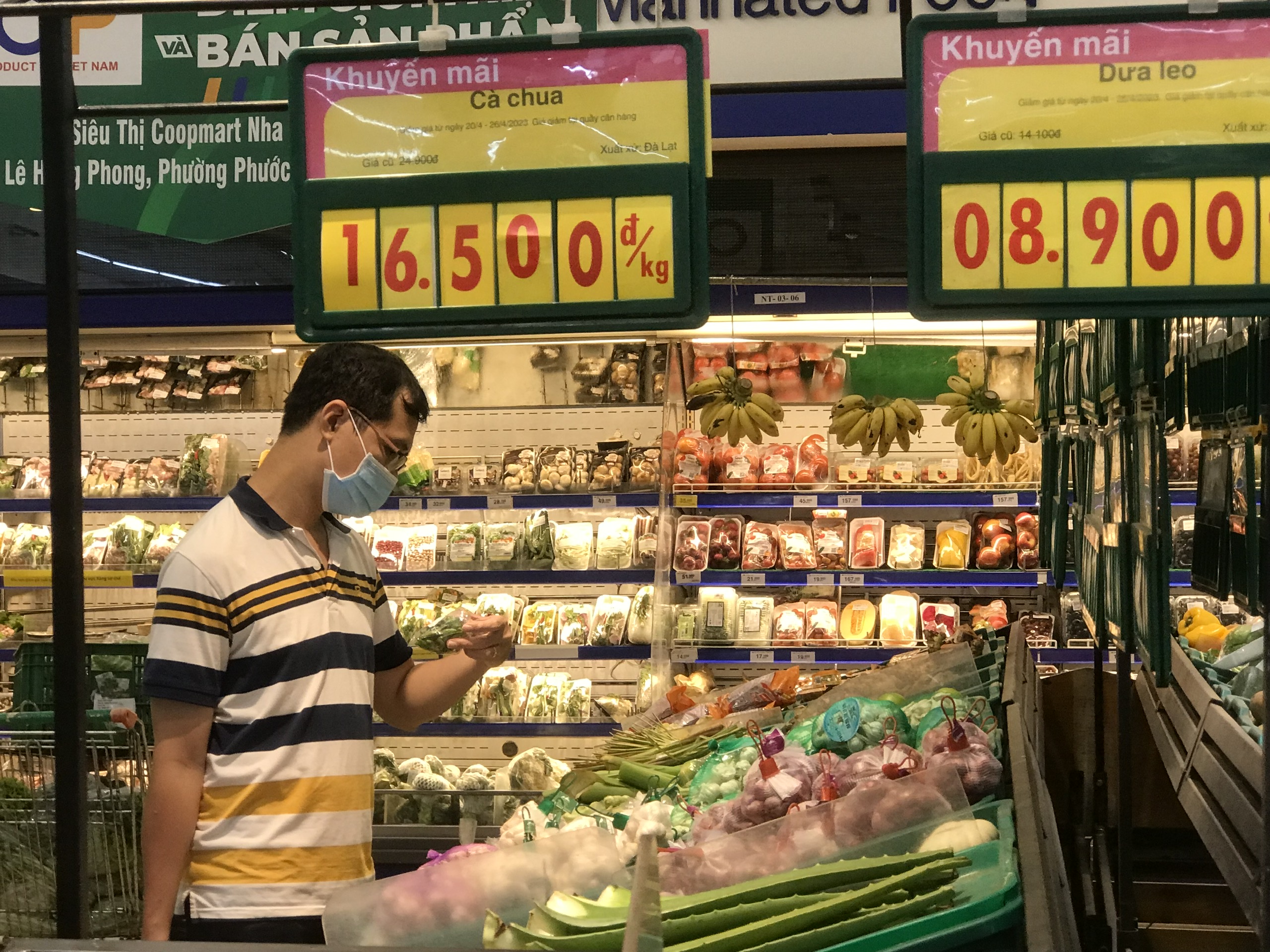 Thị trường dịp lễ 30-4 và 1-5 ở Nha Trang:: Hàng hóa dồi dào, nhiều khuyến mãi