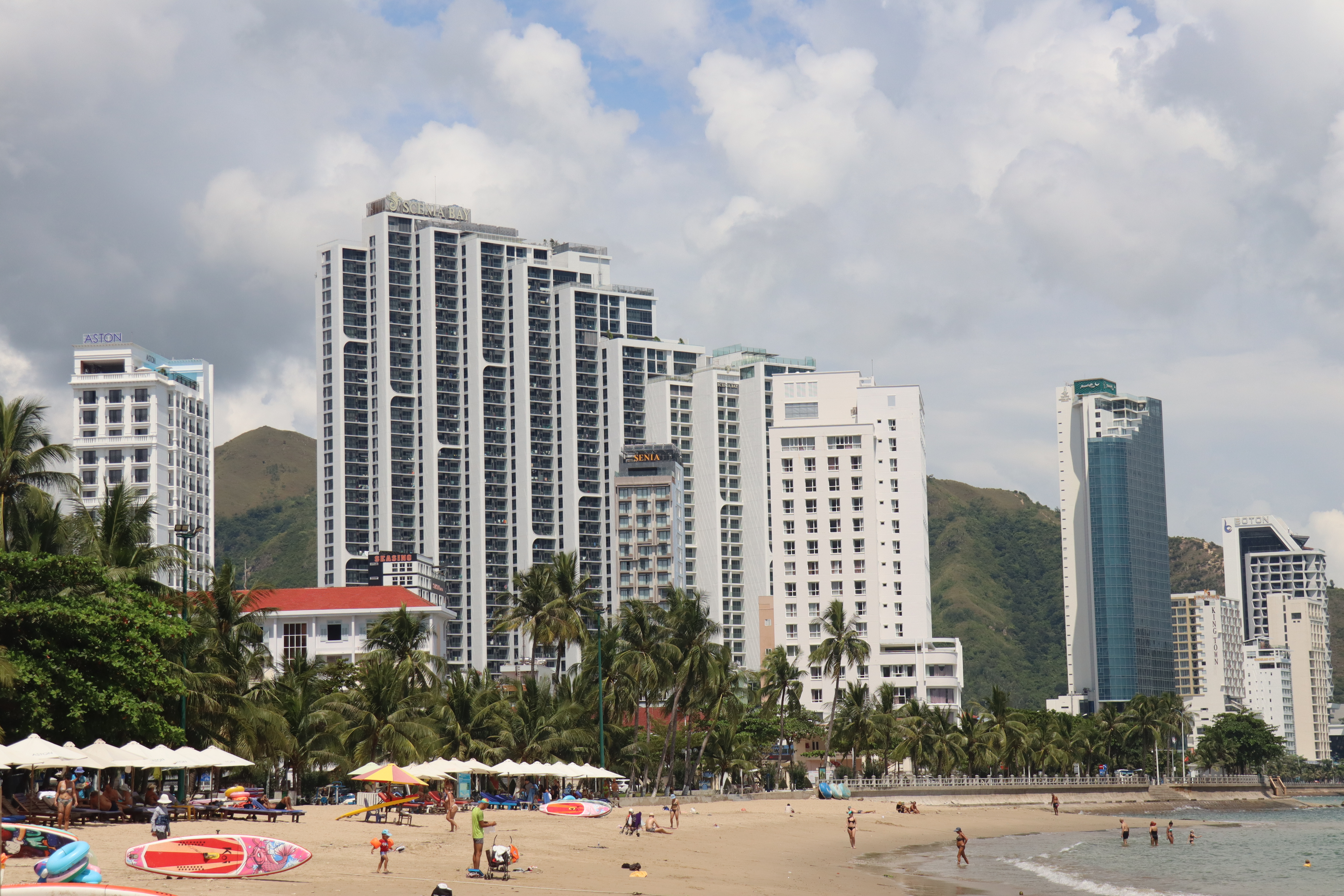 Phí bảo trì các chung cư ở Nha Trang: "Lờ đờ nước hến..."