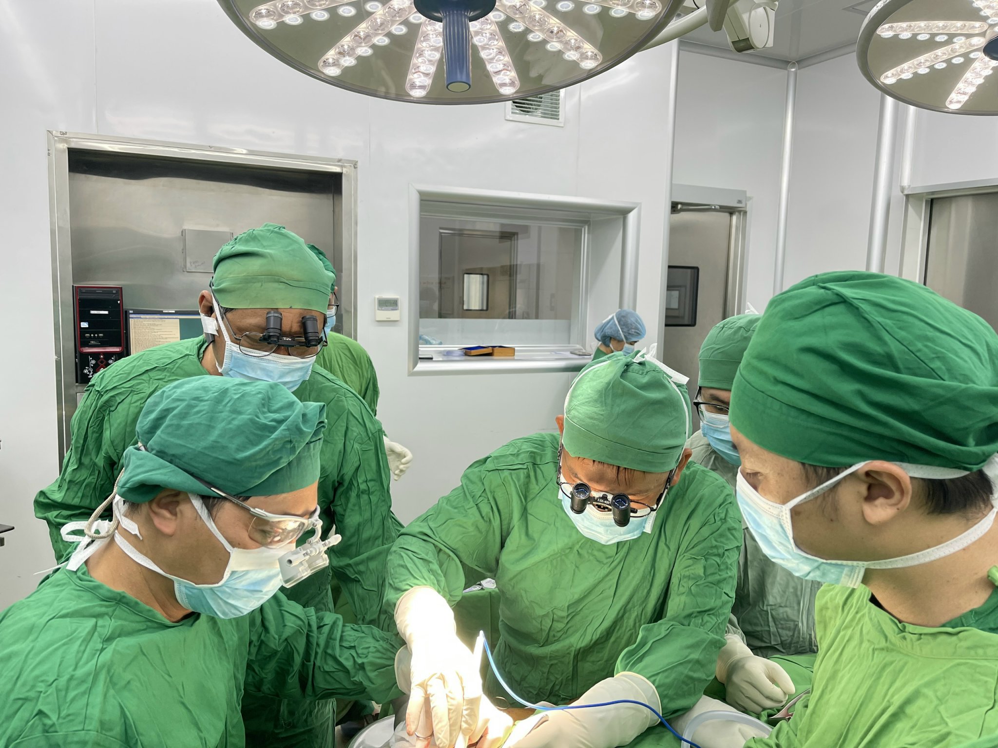 Điều trị gãy liên mấu chuyển xương đùi bằng đinh nội tủy: Phương pháp tiên tiến, nhiều ưu điểm