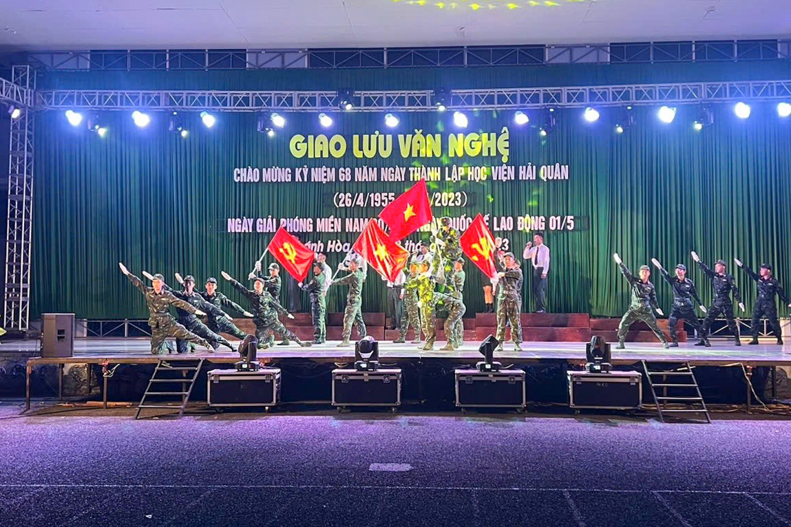 Học viện Hải quân tổ chức giao lưu văn nghệ