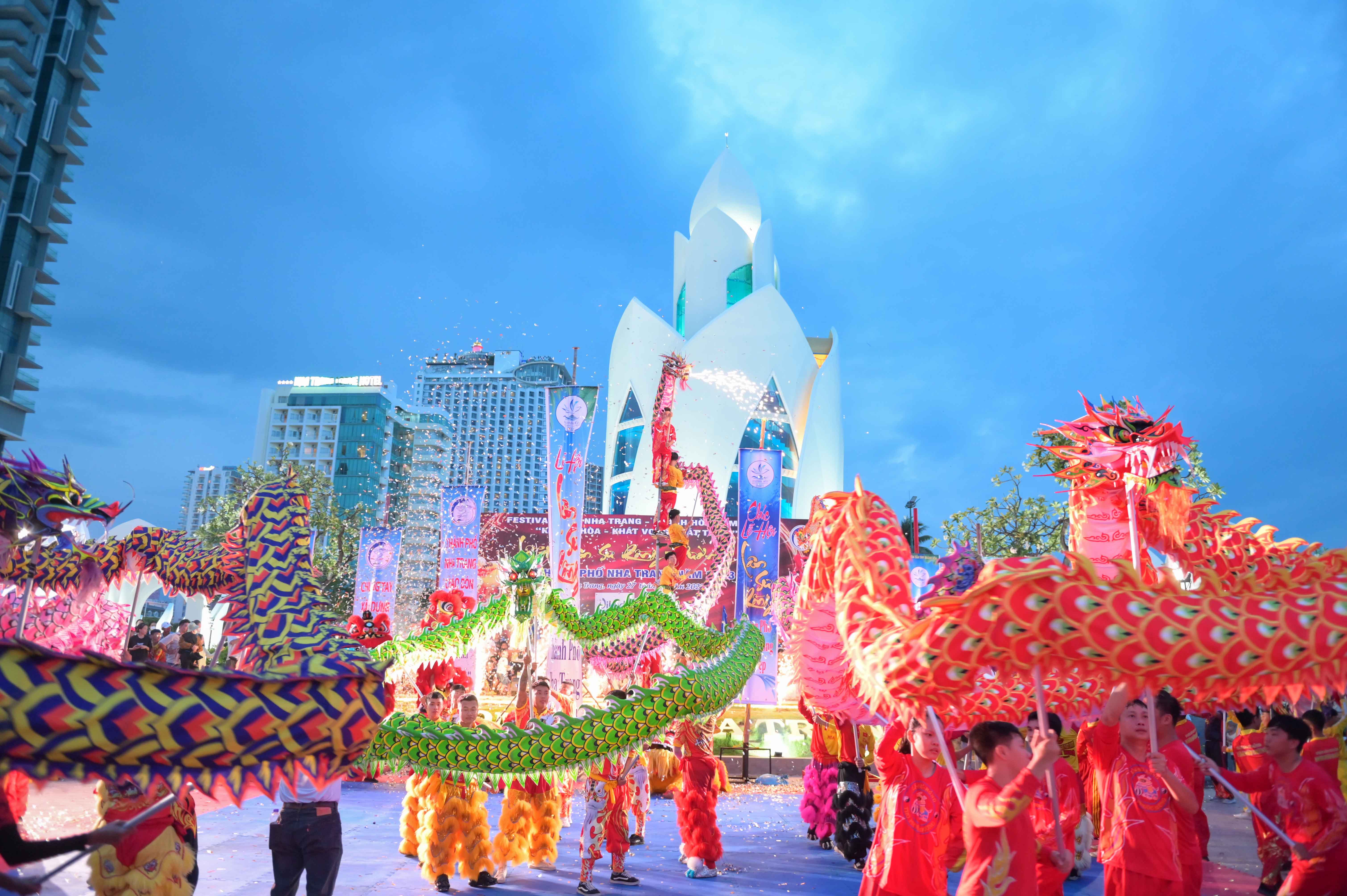 Sôi động lễ hội lân - sư - rồng đường phố năm 2023