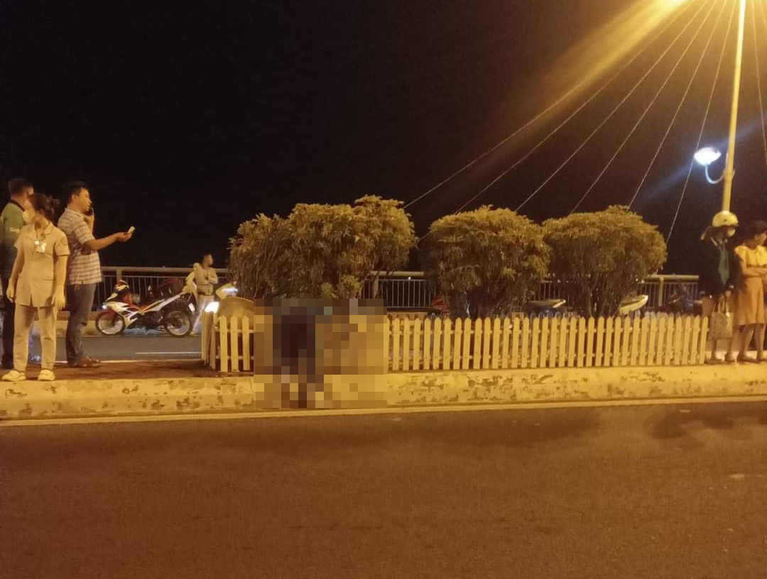 Truy tìm ô tô tông nữ công nhân tử vong trên cầu Trần Phú