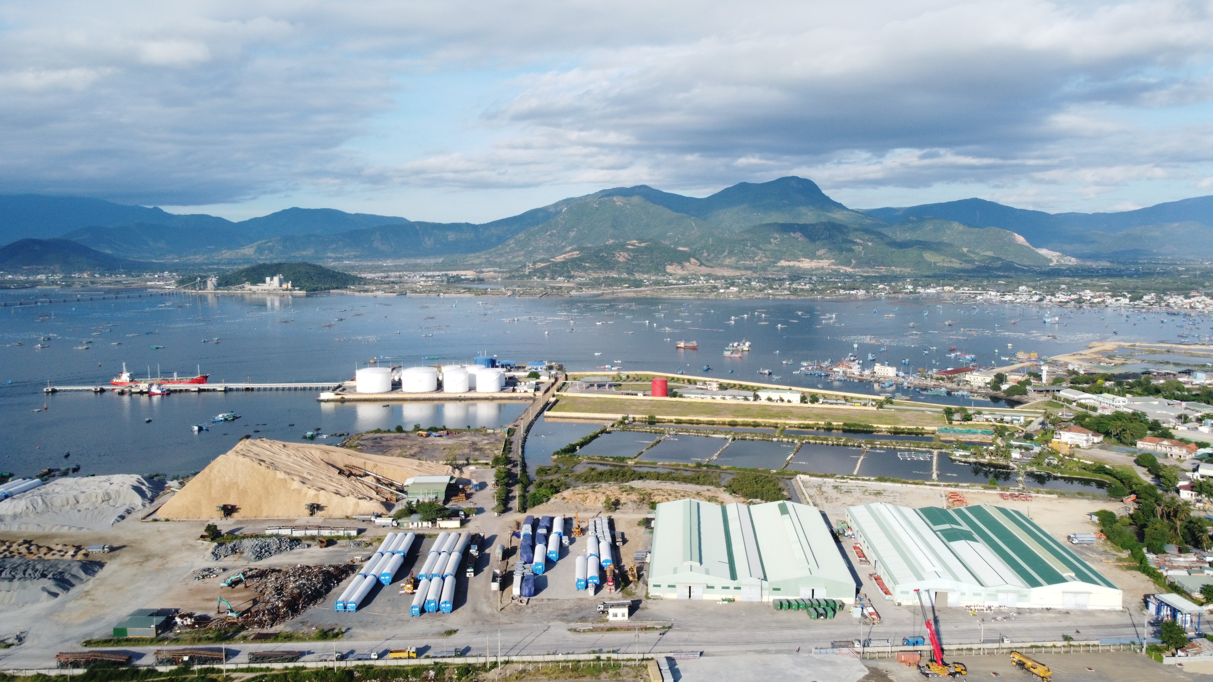 Gỡ khó cho các khu công nghiệp