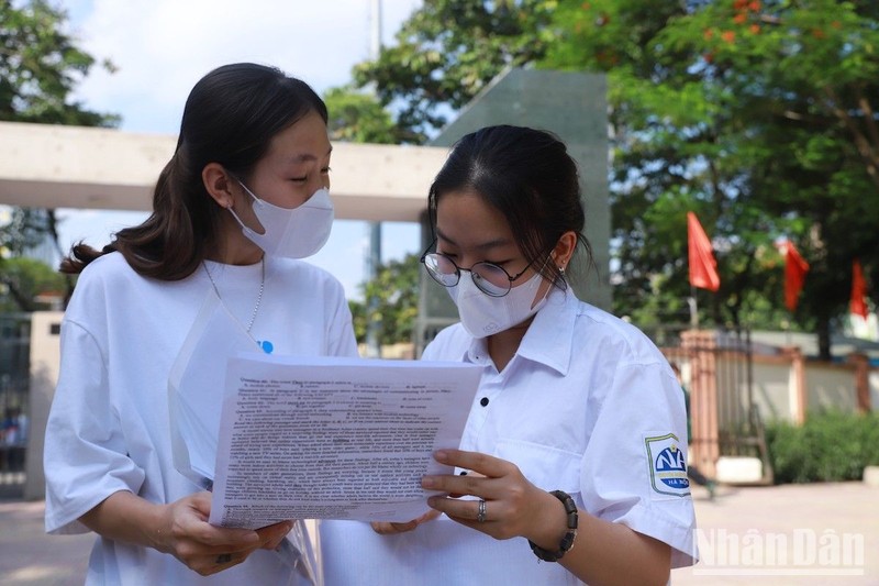 Bộ Giáo dục và Đào tạo: Câu tiếng Anh trong đề thi tốt nghiệp có 2 đáp án đúng