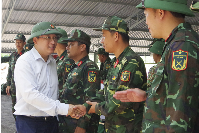 Chào mừng cuộc diễn tập khu vực phòng thủ kết hợp phòng thủ dân sự tỉnh Khánh Hòa năm 2023: Nỗ lực để diễn tập đạt kết quả cao nhất, an toàn về mọi mặt