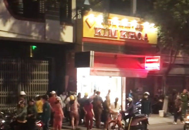 Đôi nam nữ dùng súng cướp tiệm vàng ở Cam Ranh