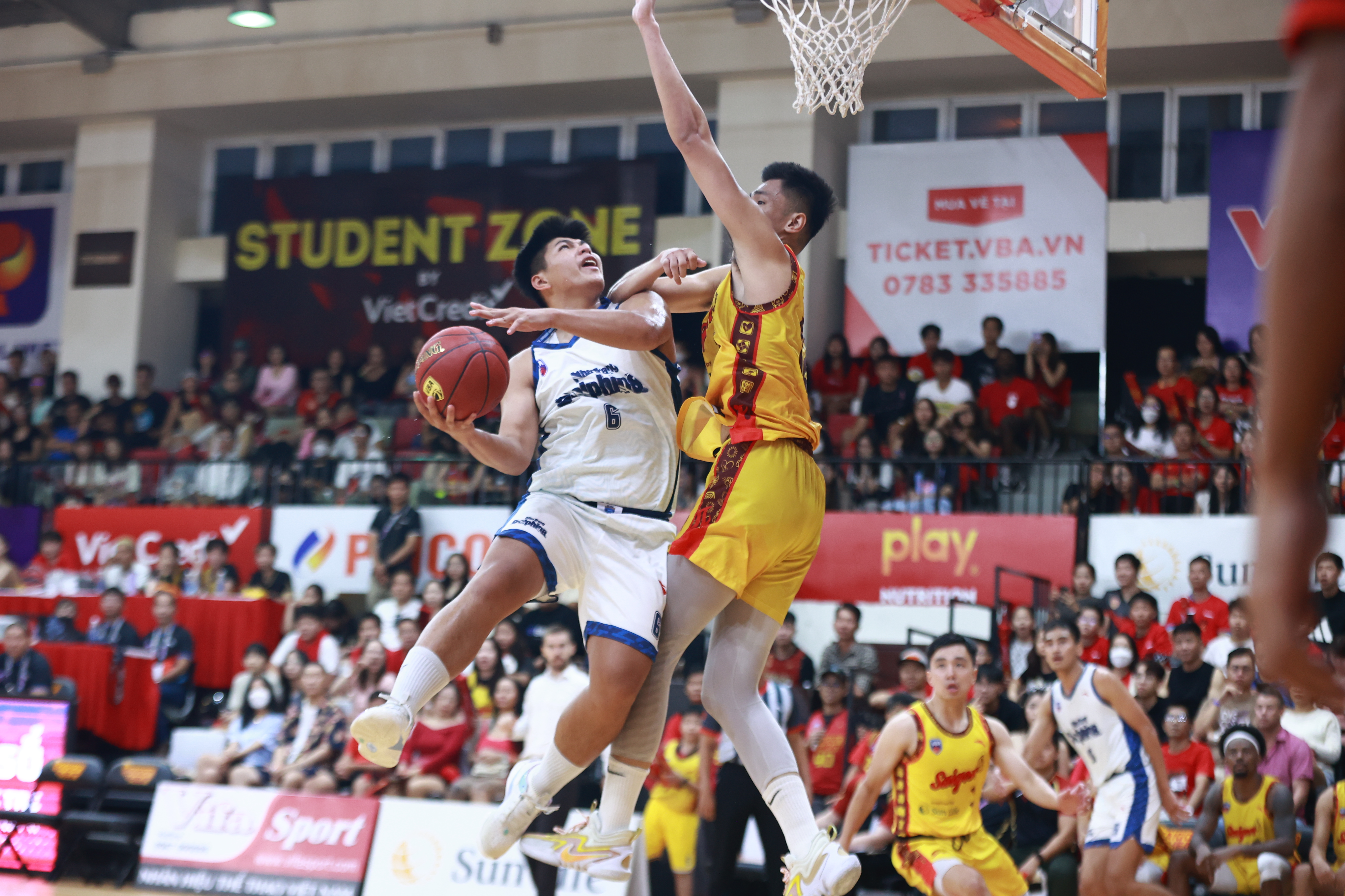 Chung kết VBA 2023: Nha Trang Dolphins thua Saigon Heat lượt trận đầu tiên