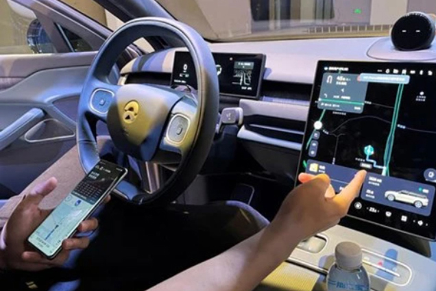 Trung Quốc ra mắt điện thoại thông minh sử dụng kết hợp với xe điện