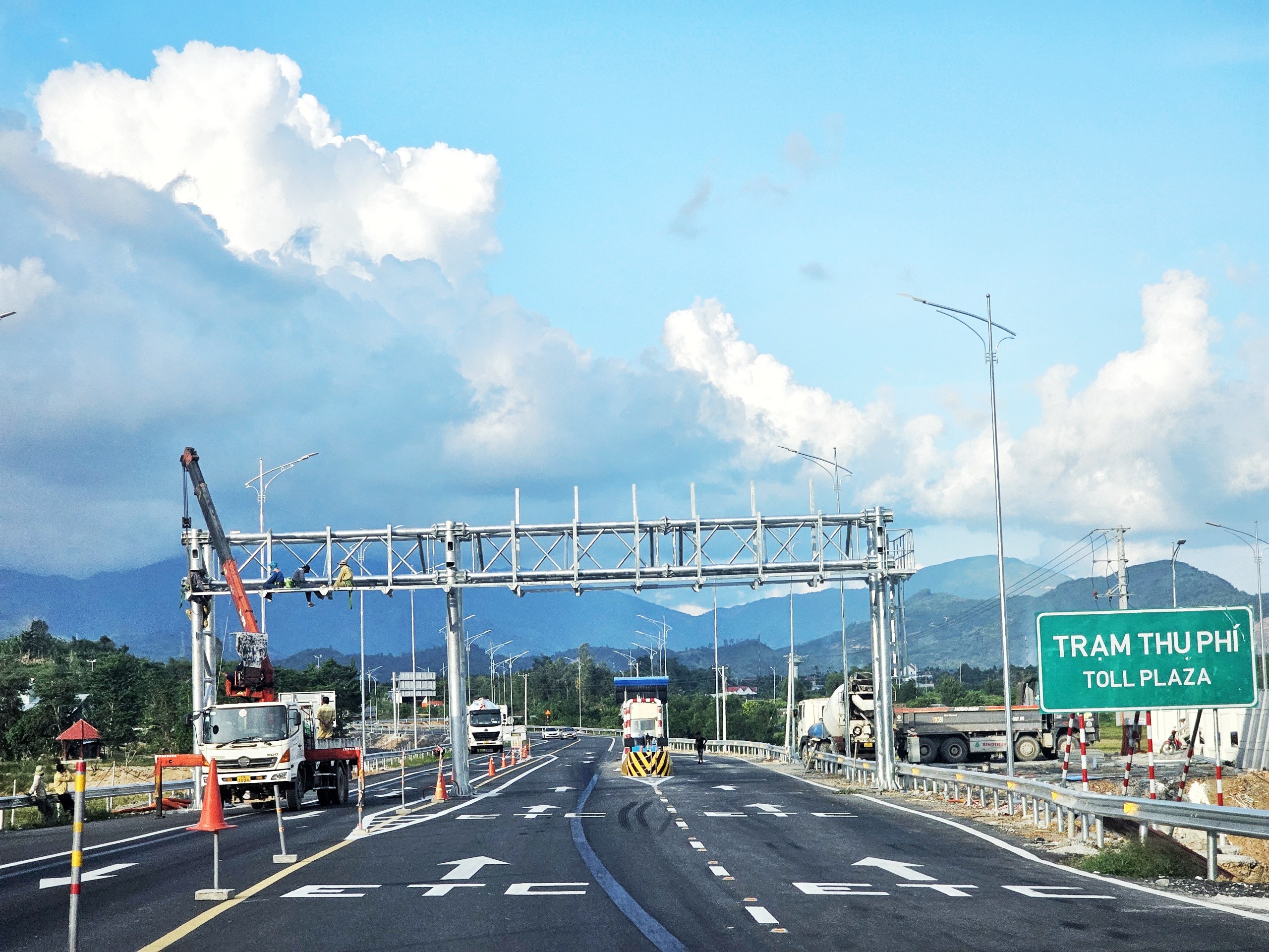 Đường bộ cao tốc Nha Trang - Cam Lâm: Sẽ vận hành thu phí từ ngày 31-12