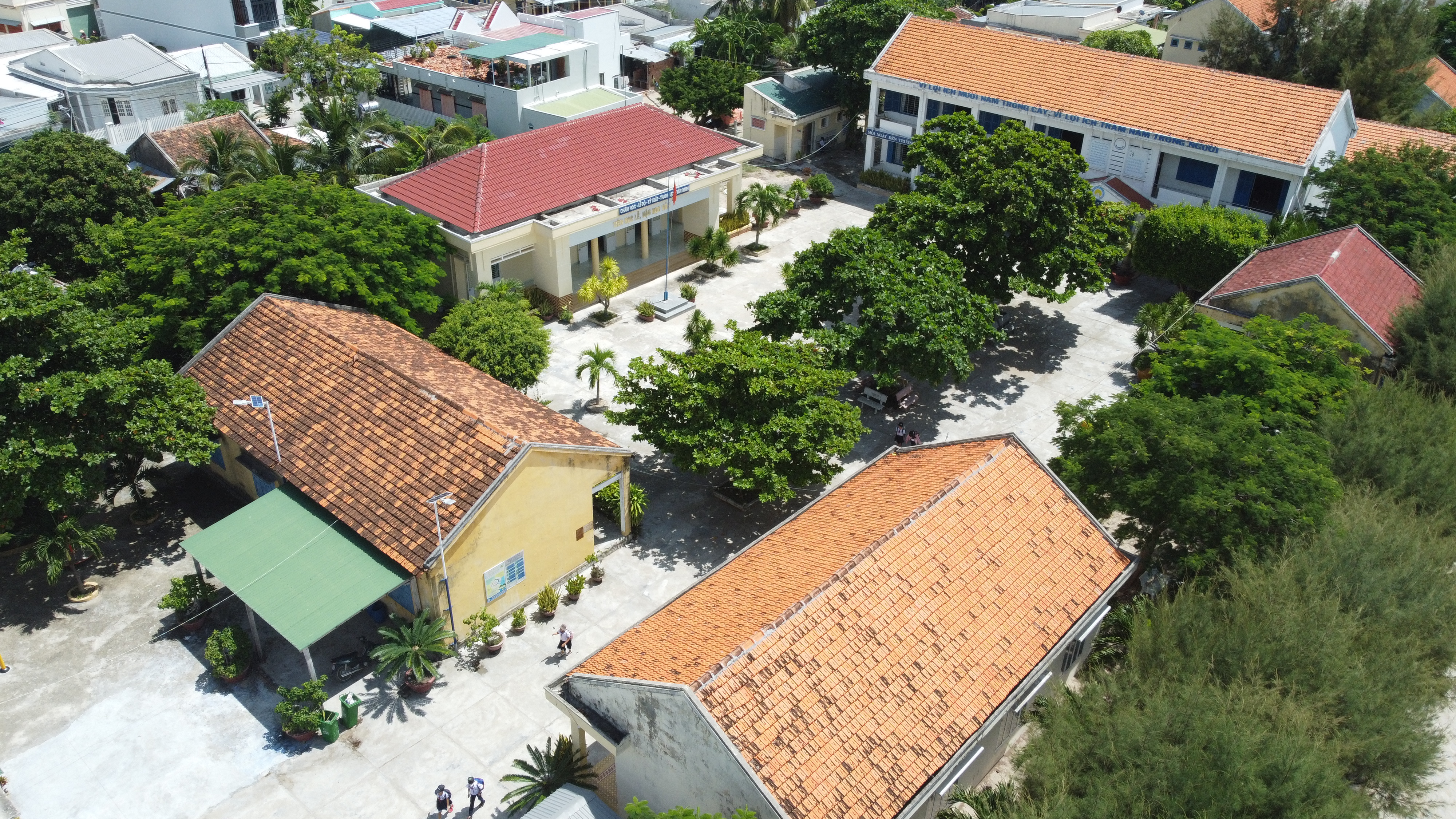 Trường học tại xã Ninh Vân nhìn từ trên cao.