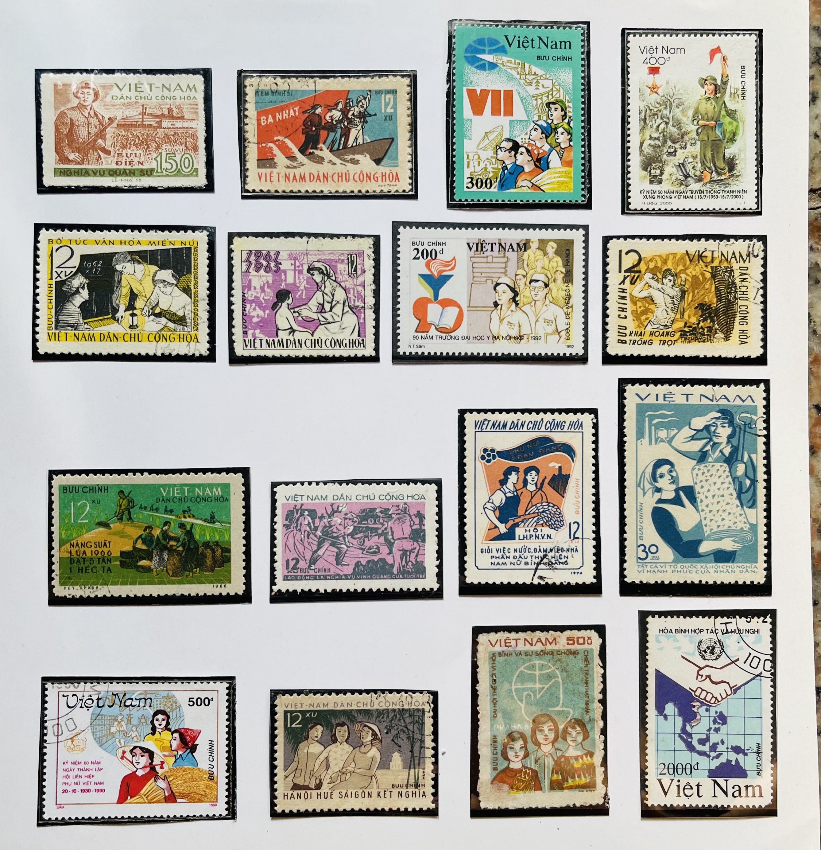 Hoạt động của thanh niên trên tem