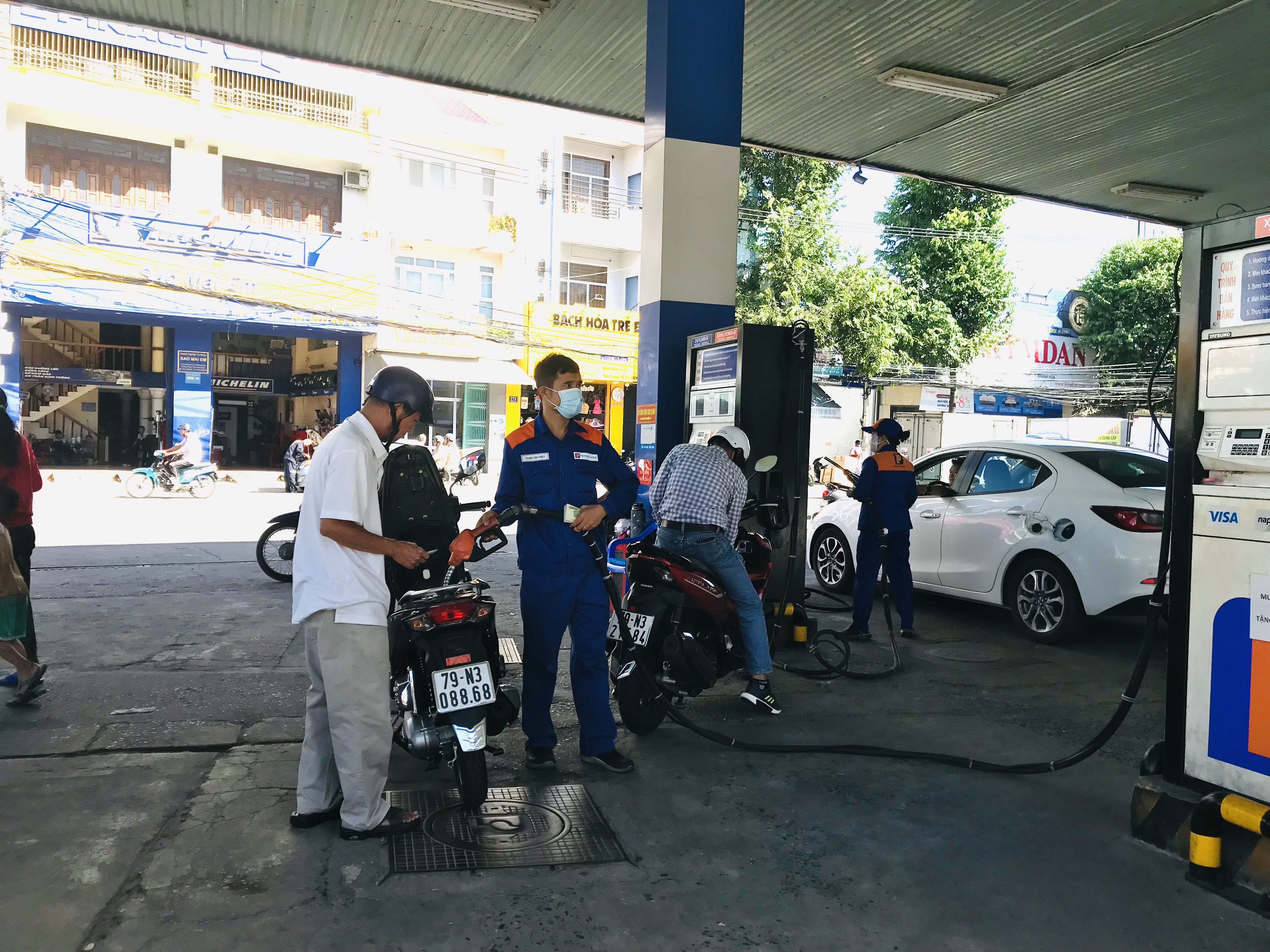 Giá xăng dầu đồng loạt tăng