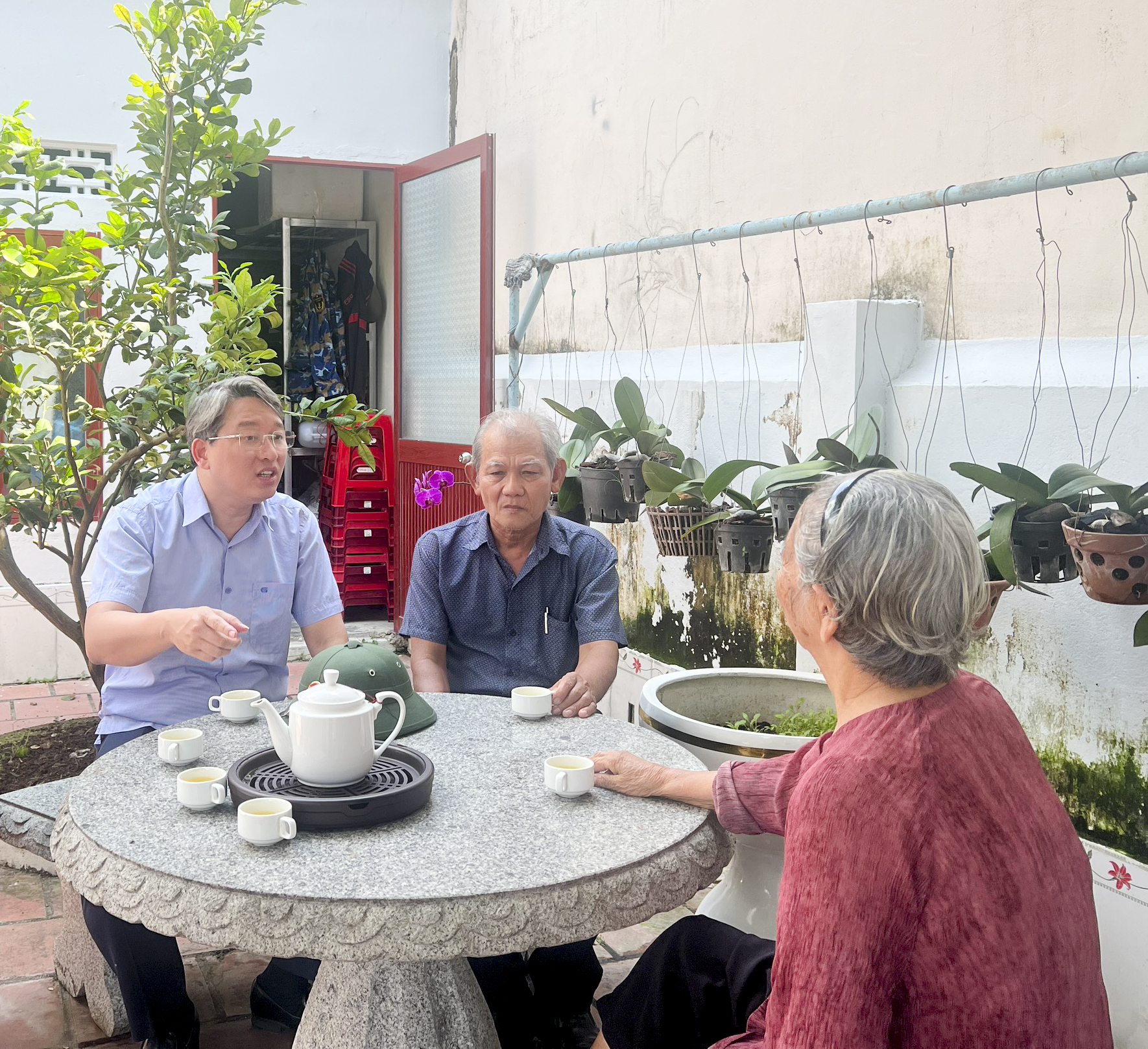 Khi cán bộ gần dân, vì dân, có trách nhiệm với dân