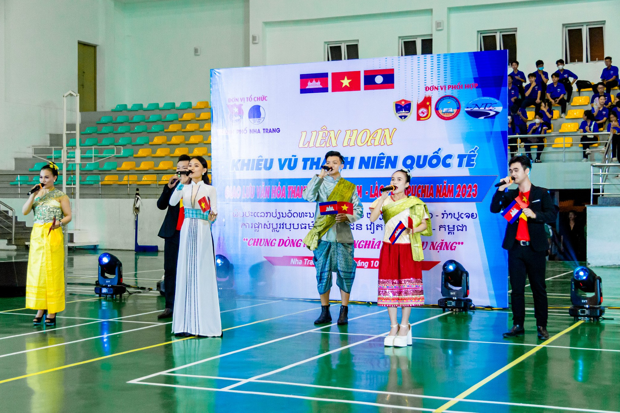 Tổ chức giao lưu văn hoá thanh niên Việt Nam - Lào - Campuchia