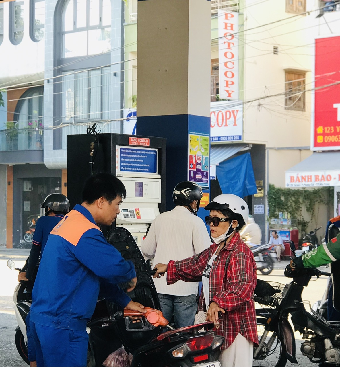 Giá xăng, dầu đồng loạt giảm