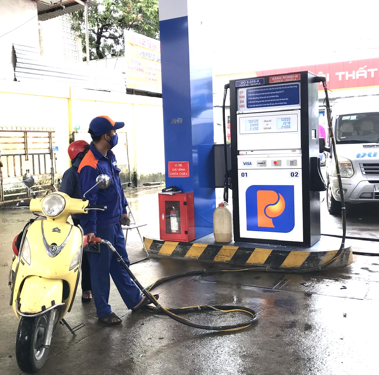 Giá xăng giảm hơn 500 đồng/lít