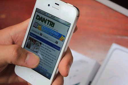 iPhone 4S giảm giá mạnh, iPhone 4 “khan hàng”