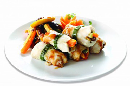 Món ăn: Cá cuộn hấp xốt nước tương