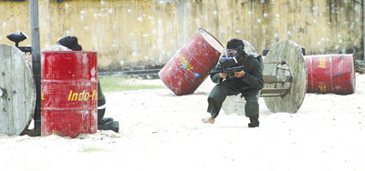 … và dàn quân tấn công - “chính quy” chẳng khác gì trong quân đội.