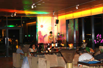  Quầy bar Altitude trên tầng 28 của khách sạn Sheraton Nha Trang. 